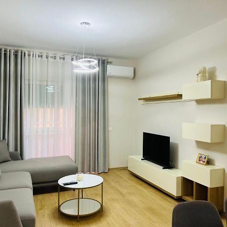 Lovely Apartment, Free Parking Тирана Екстер'єр фото