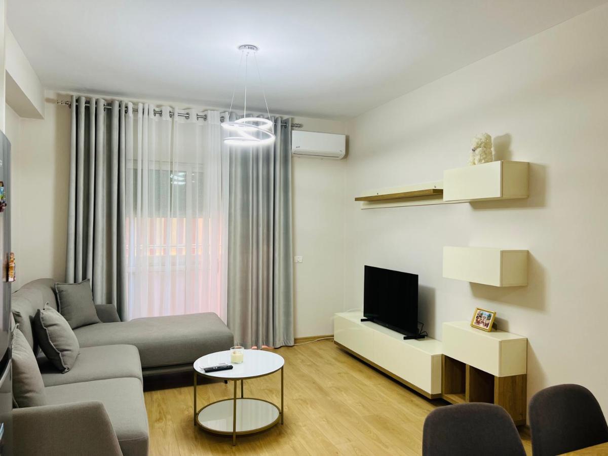 Lovely Apartment, Free Parking Тирана Екстер'єр фото