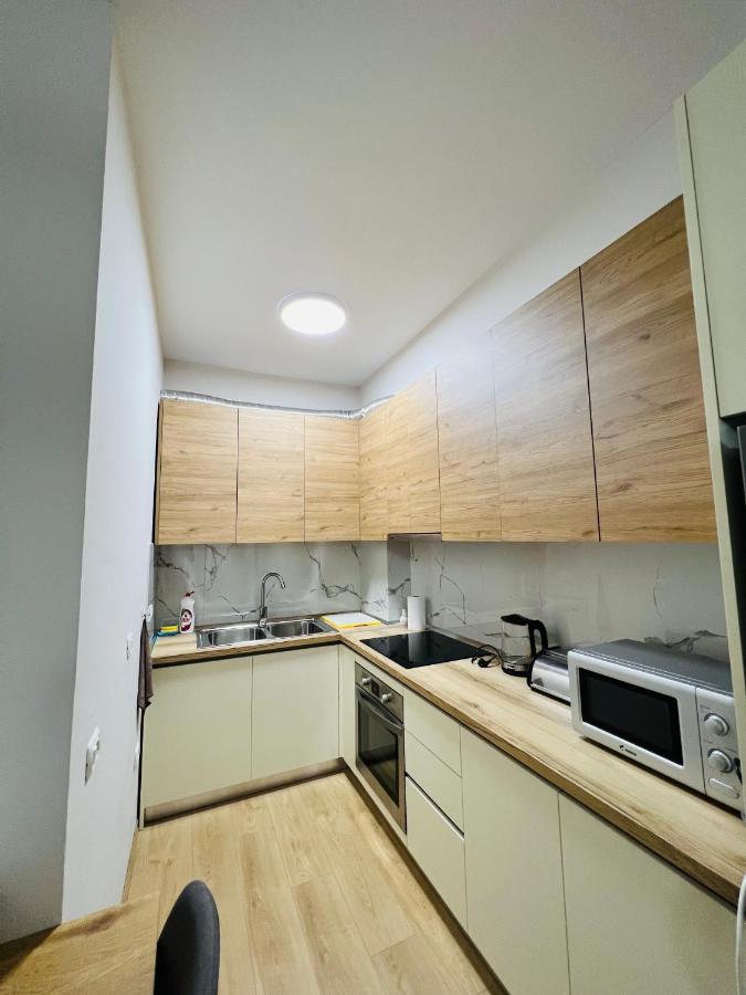 Lovely Apartment, Free Parking Тирана Екстер'єр фото