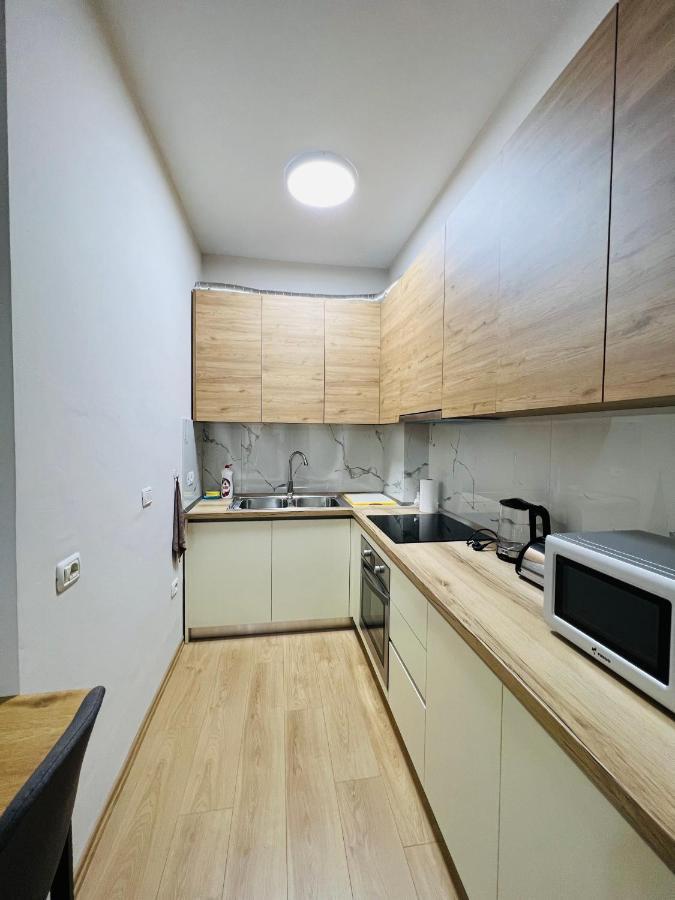 Lovely Apartment, Free Parking Тирана Екстер'єр фото