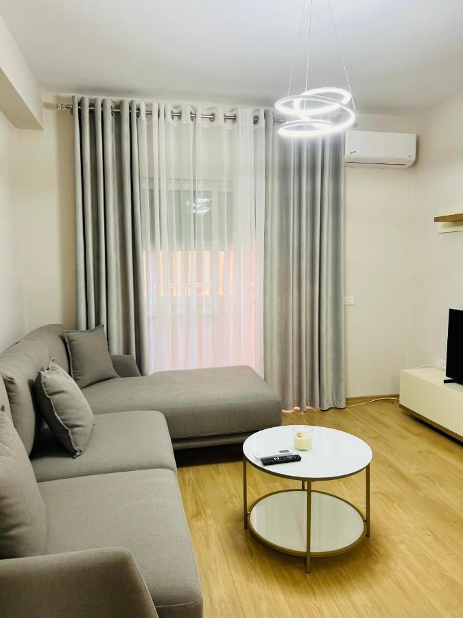 Lovely Apartment, Free Parking Тирана Екстер'єр фото