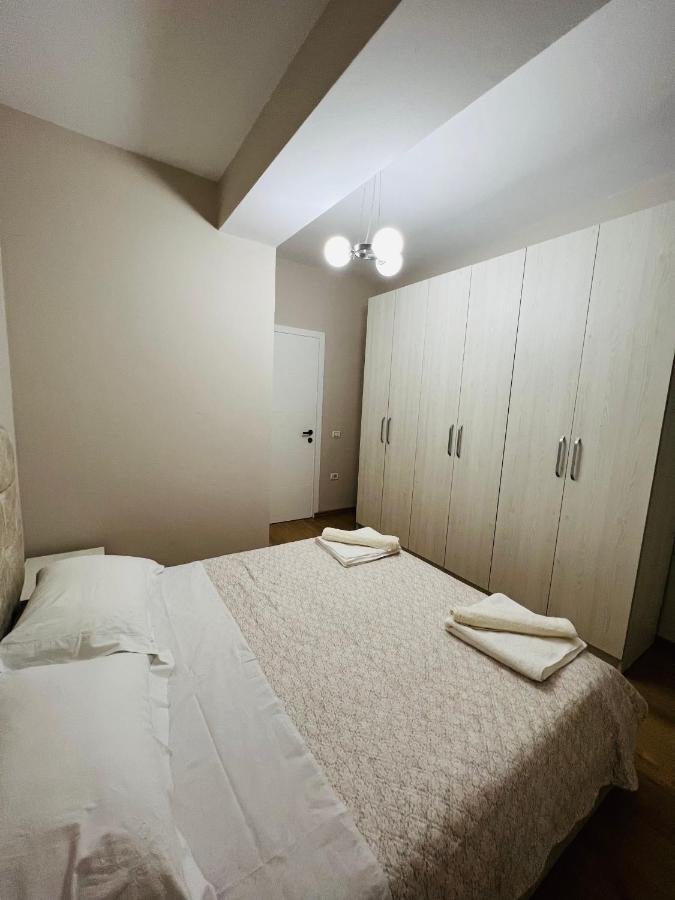 Lovely Apartment, Free Parking Тирана Екстер'єр фото