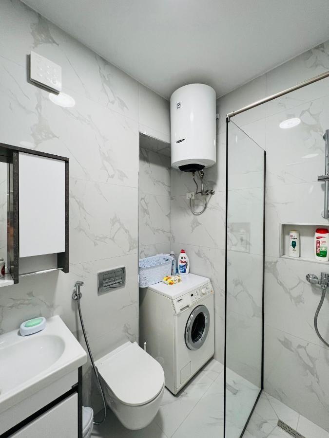 Lovely Apartment, Free Parking Тирана Екстер'єр фото