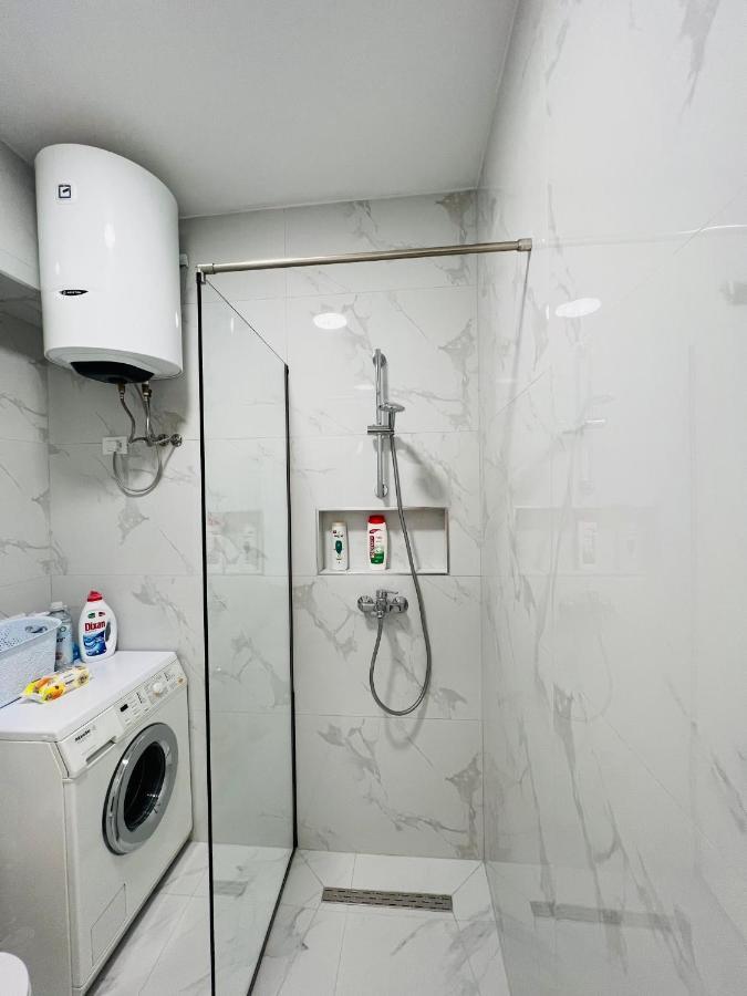 Lovely Apartment, Free Parking Тирана Екстер'єр фото